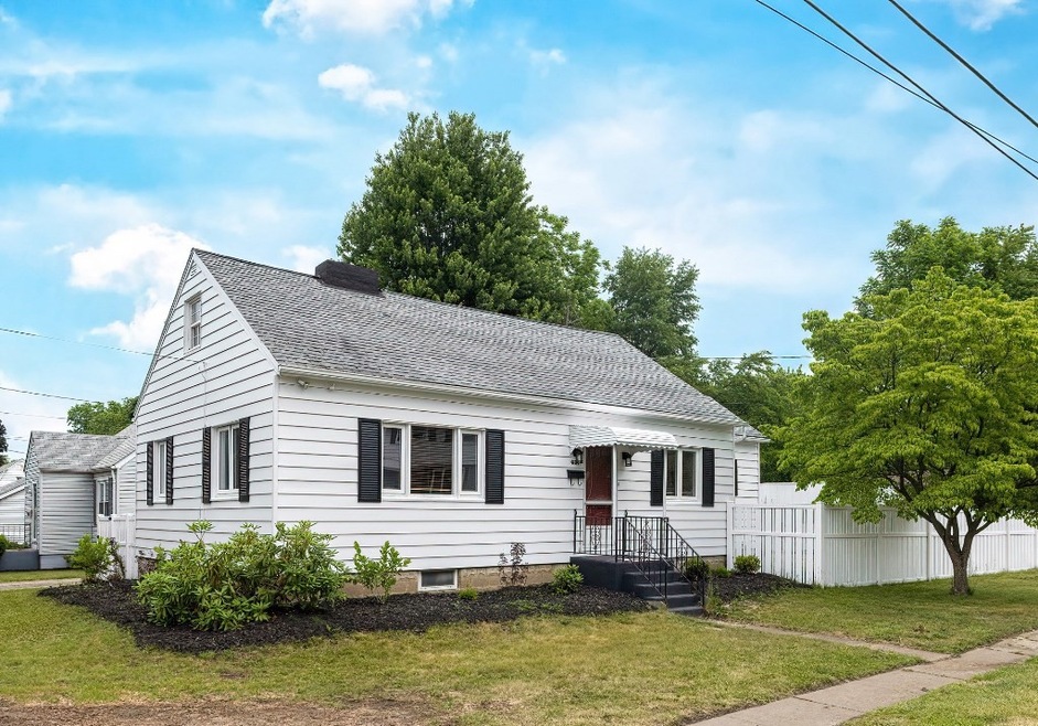 637 Montpelier Ave, Erie, PA 16505 - photo 1