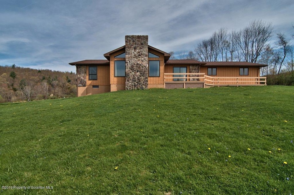 155 Shamrock Ln, Falls, PA 18615 - photo 1