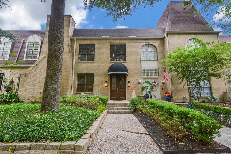 8 Bayou Pointe Dr, Houston, TX 77063 - photo 1