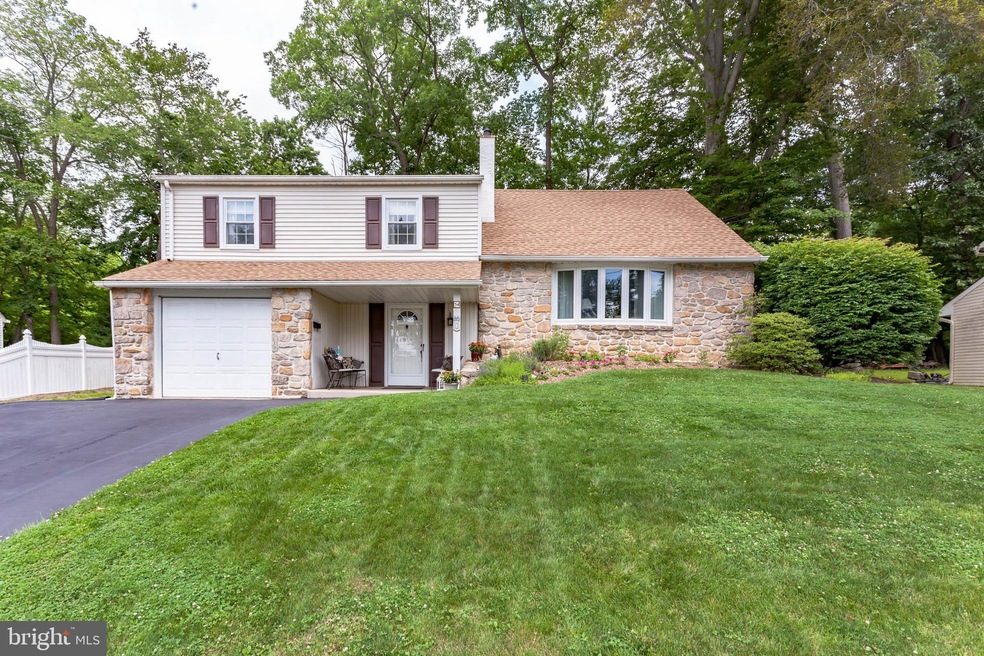 54 Howley Dr, Yardley, PA 19067 - photo 1