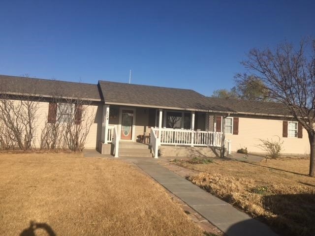 524 Jayhawk Ave, Hugoton, KS 67951 - photo 1
