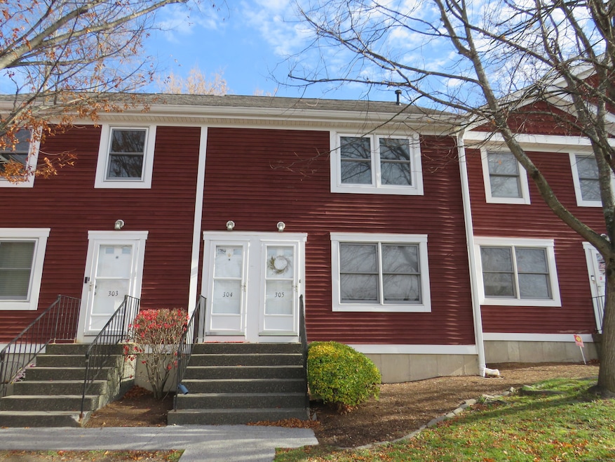 7 Dean St unit 304, Danbury, CT 06810 - photo 1