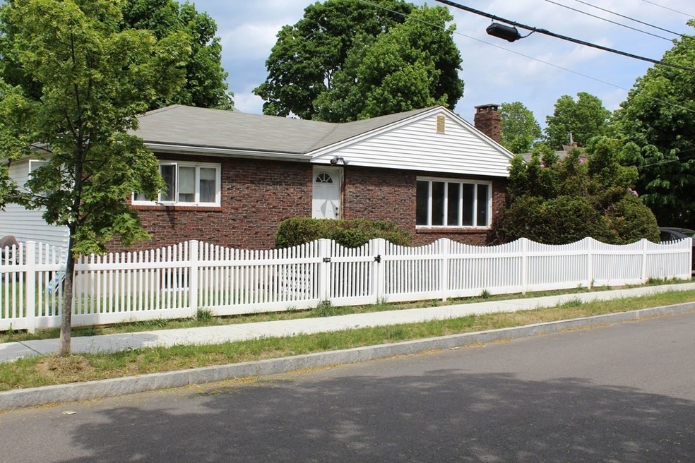 208 Samoset Ave, Quincy, MA 02169 - photo 1