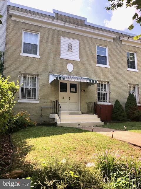 Sold $1,075,000 • Co-Listing Agent