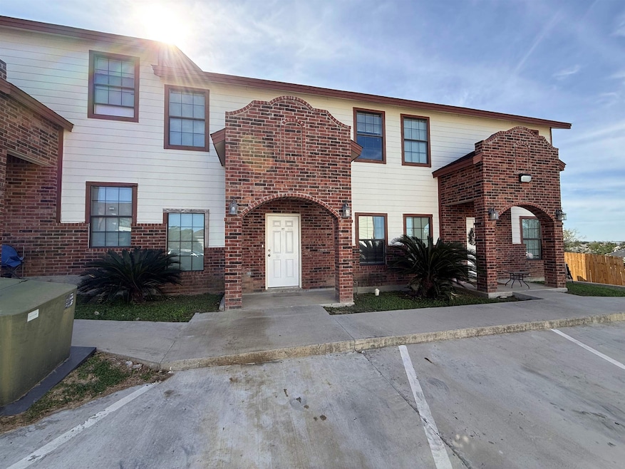 4246 Dorel Dr unit 27, Laredo, TX 78043 - photo 1