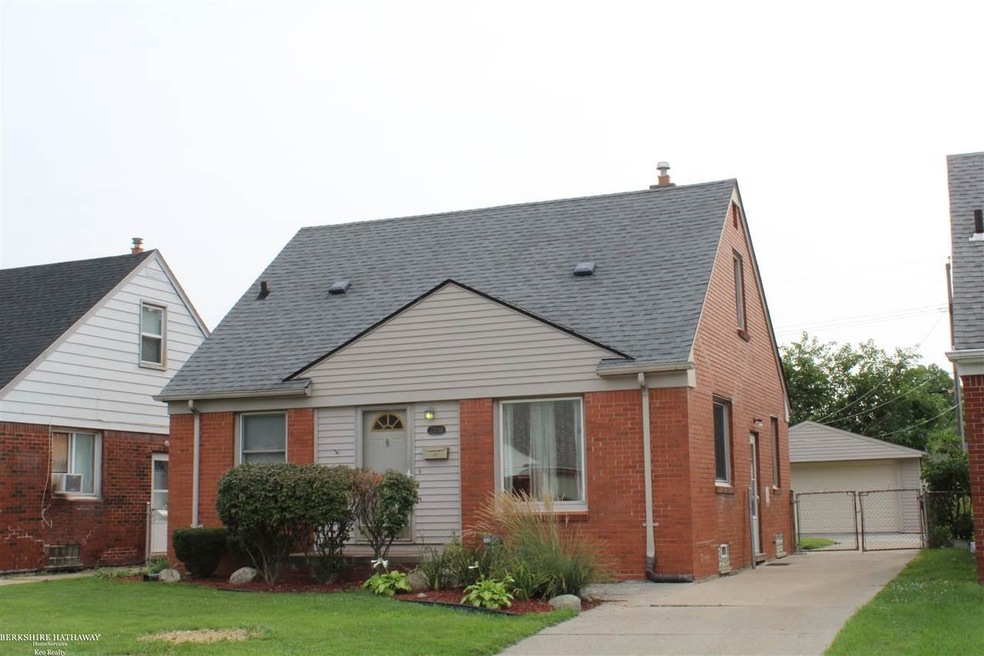 27158 Leroy St, Roseville, MI 48066 - photo 1