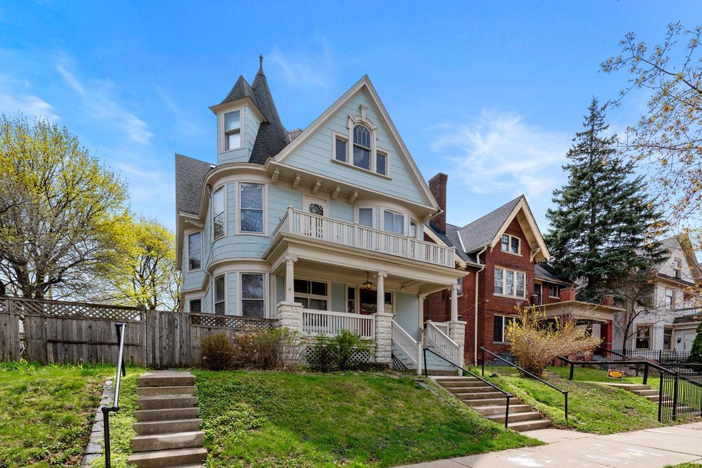 2813 W Juneau Ave