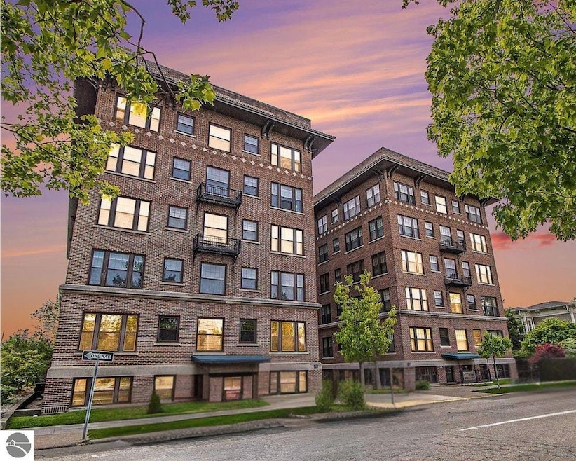 Marlborough unit 105, Kalamazoo, MI 49007 - photo 1