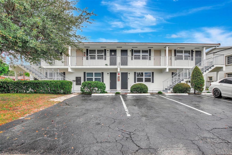 1520 NE 56th St unit 8, Fort Lauderdale, FL 33334 - photo 1