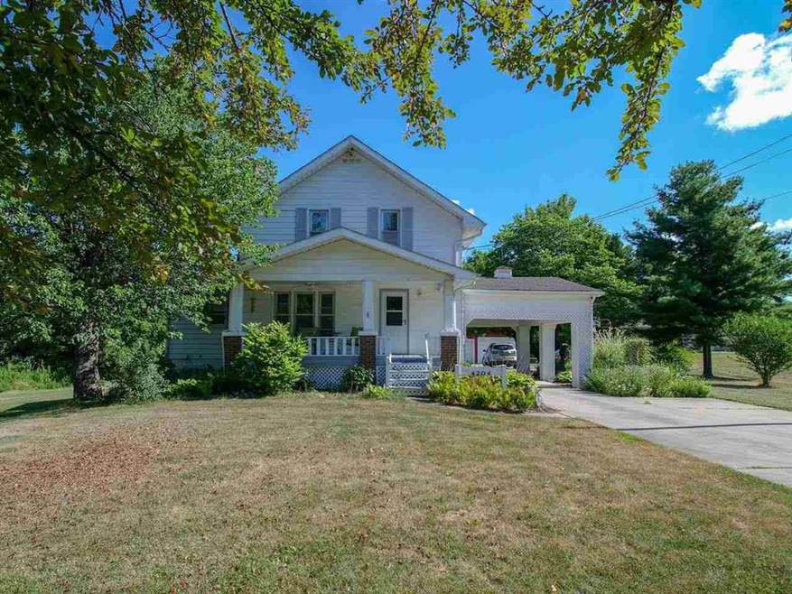 Charming, 4 bedroom 2 bath farm house with big red