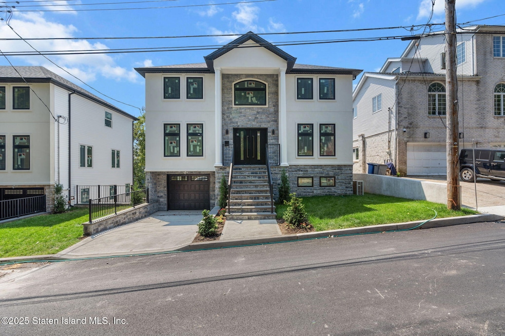 54 Cedarcliff Rd, Staten Island, NY 10301 - photo 1