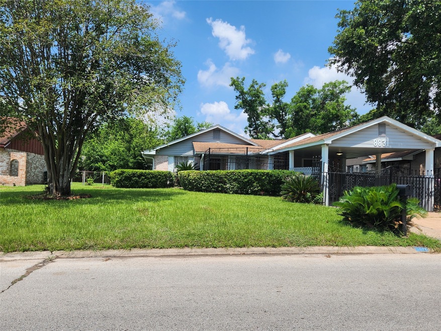 8831 Rutherford Ln, Houston, TX 77088 - photo 1