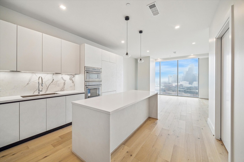 Luxury Condominium on Allen Pkwy. Exquisite design