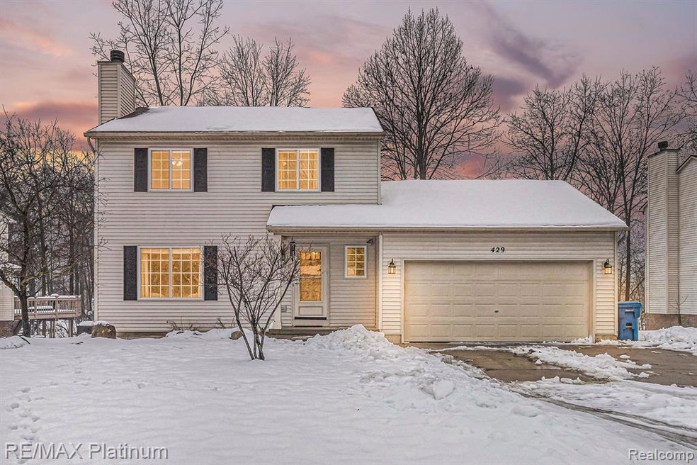 429 Cove View Dr, Waterford, MI 48327 - photo 1