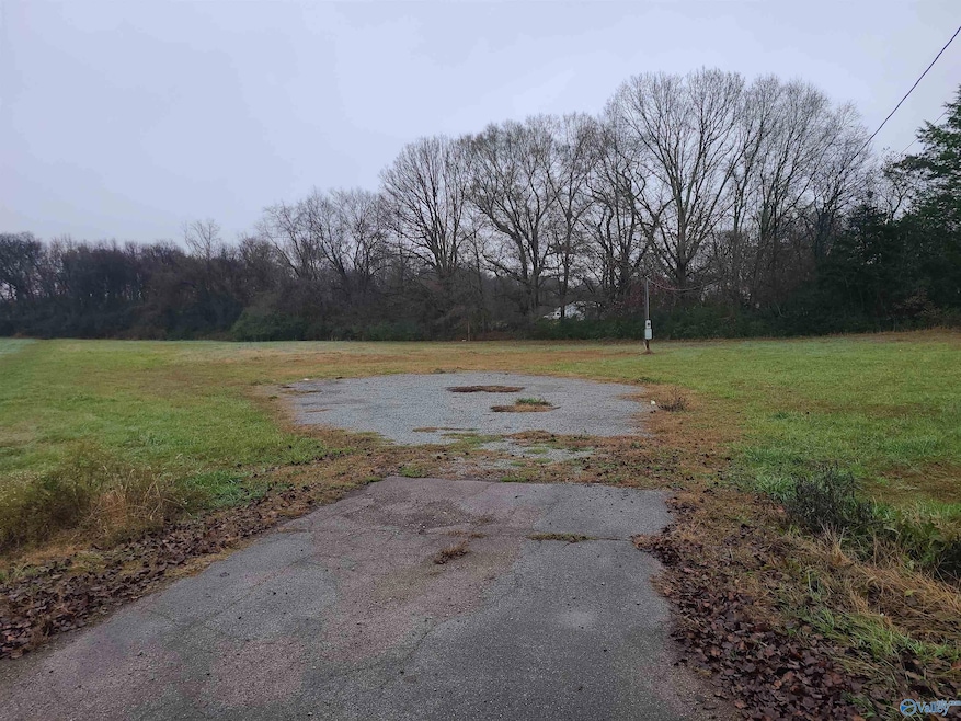 27287 Oak Crest Dr, Athens, AL 35613 - photo 1