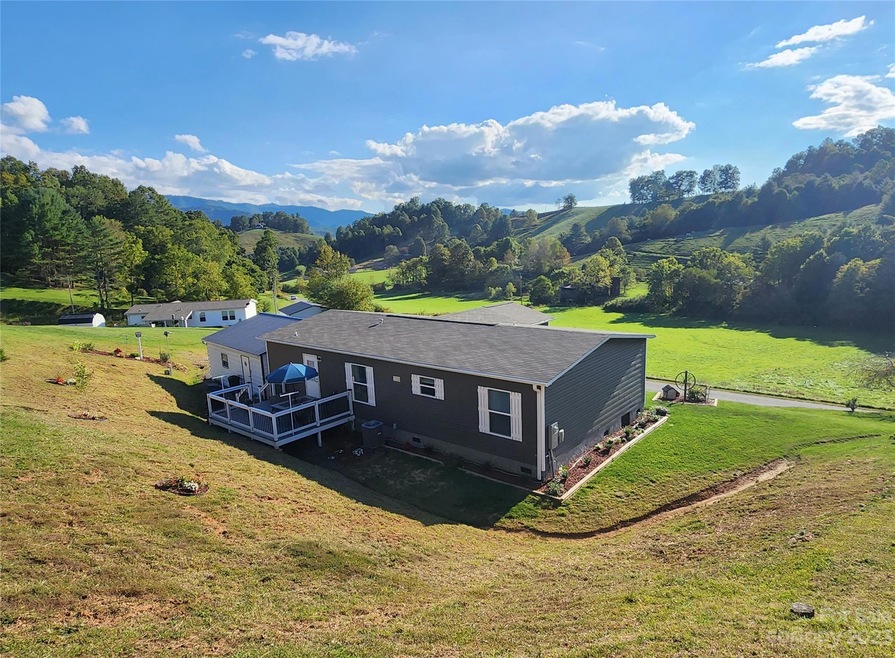 582 John Henry Rd, Burnsville, NC 28714 - photo 1