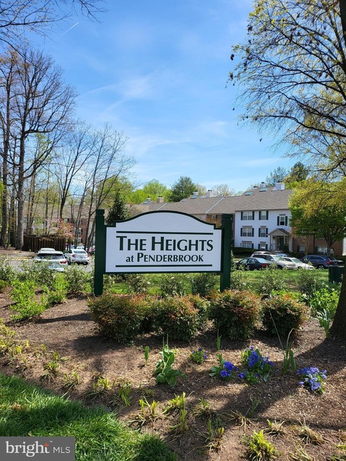 12103 Greenway Ct unit 216, Fairfax, VA 22033 - photo 1