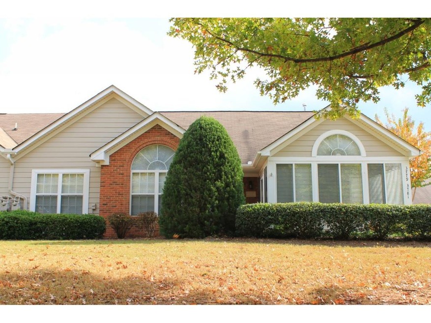 IMMACULATE END UNIT RANCH CONDO IN KENNESAW'S PREM