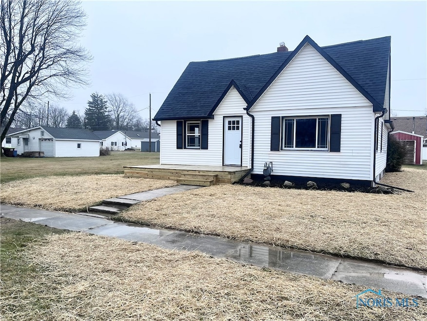 423 Henry St, Woodville, OH 43469 - photo 1