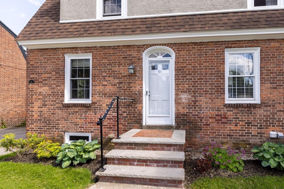 91 Saratoga Way, Portsmouth, NH 03801 - photo 1