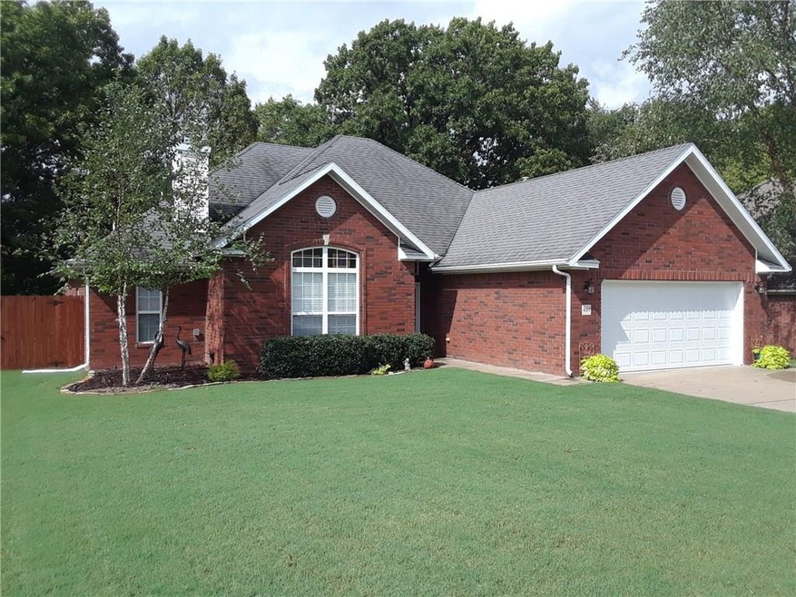 407 Coachlight Dr, Bentonville, AR 72712 - photo 1