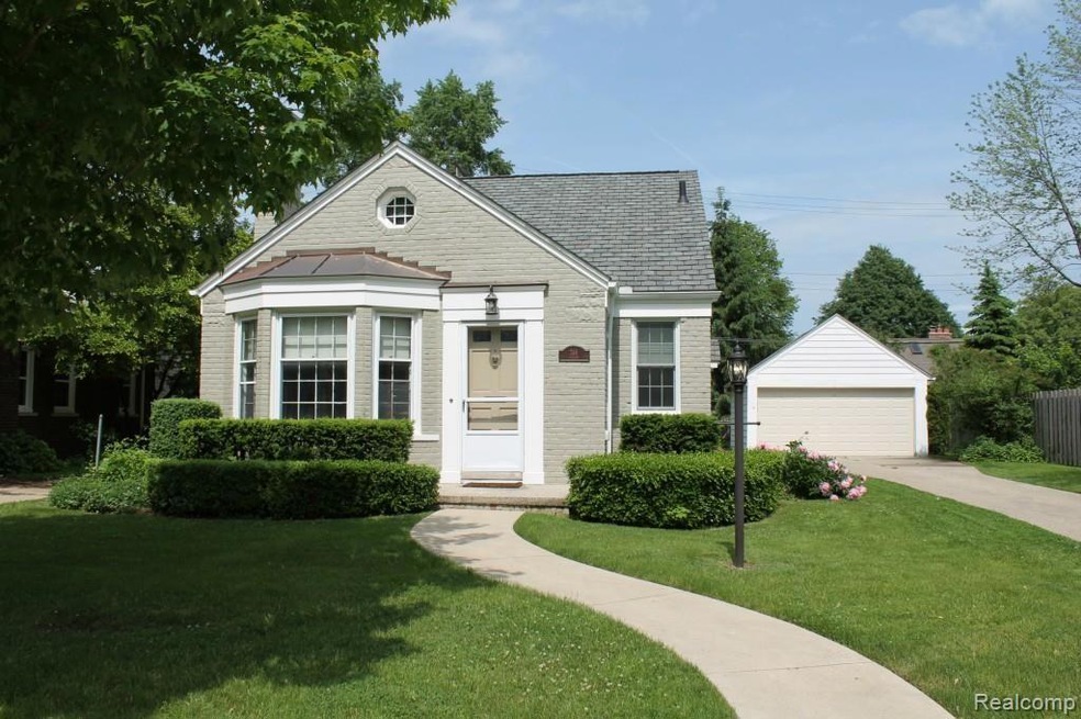 746 Loraine St, Grosse Pointe, MI 48230 - photo 1