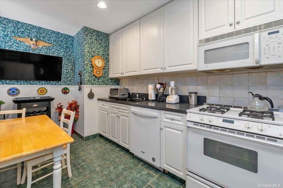 Bay Country Apartments unit 4G, Bayside, NY 11360 - photo 1