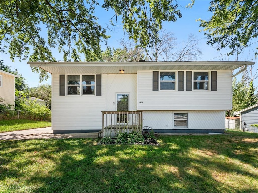 3902 E 40th St, Des Moines, IA 50317 - photo 1