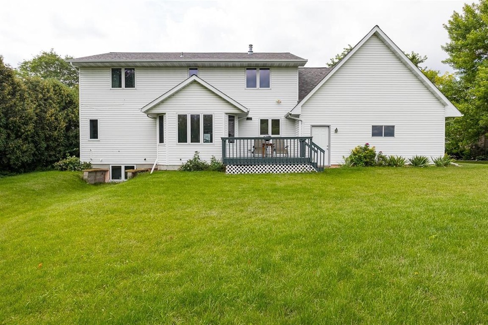 W3256 Heartland Ct, Appleton, WI 54915 - photo 1