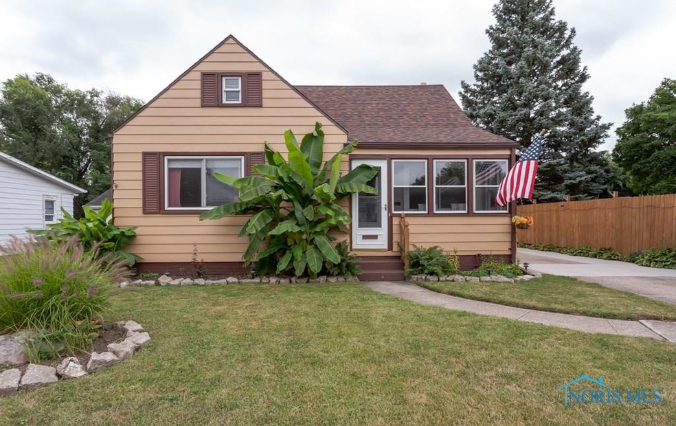 917 Custer Dr, Toledo, OH 43612 - photo 1