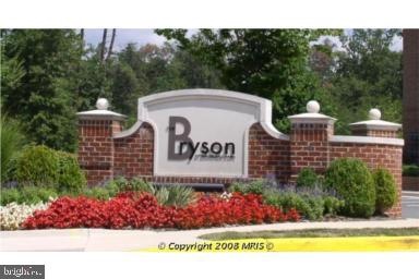 12909 Centre Park Cir unit 402, Oak Hill, VA 20171 - photo 1