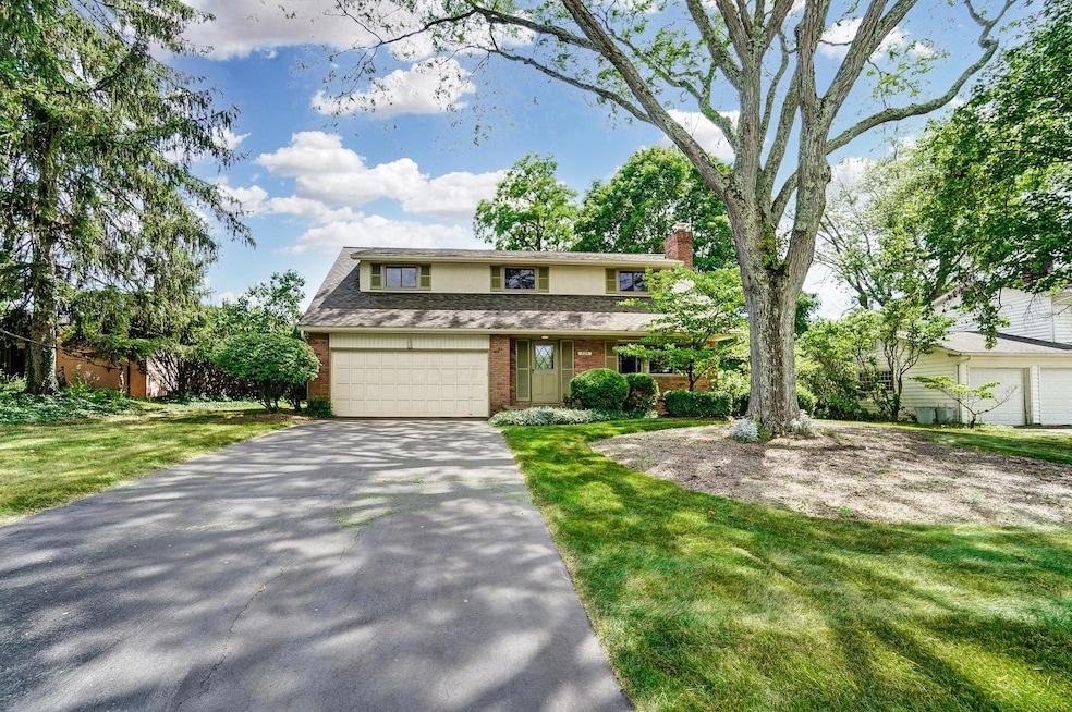 825 Greenridge Rd, Columbus, OH 43235 - photo 1