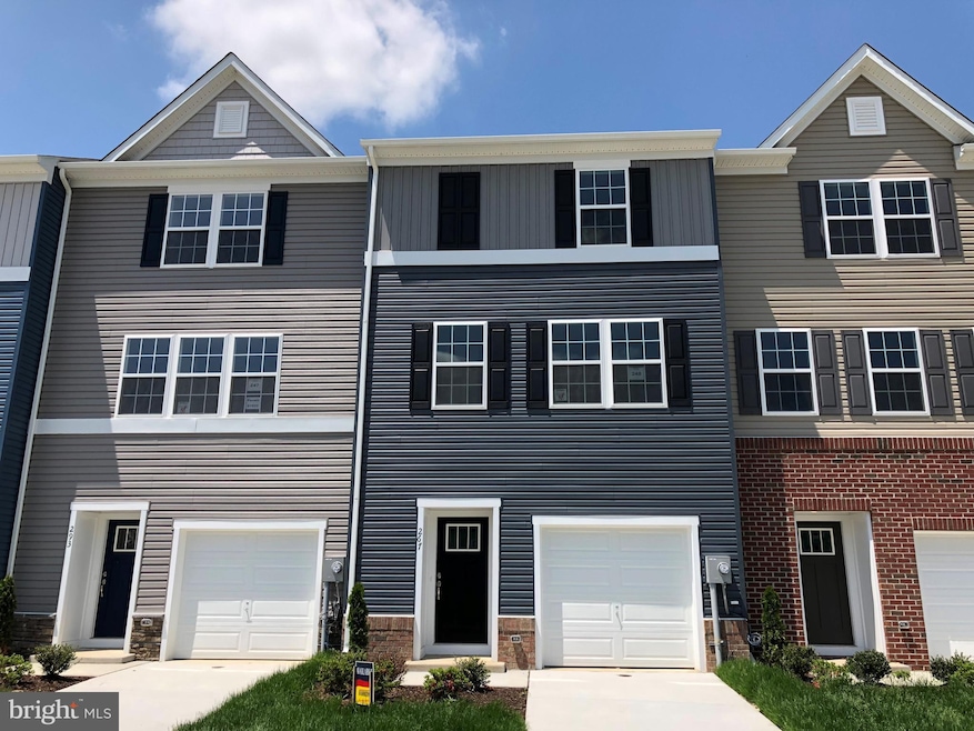 297 Magellan Dr, Martinsburg, WV 25404 - photo 1