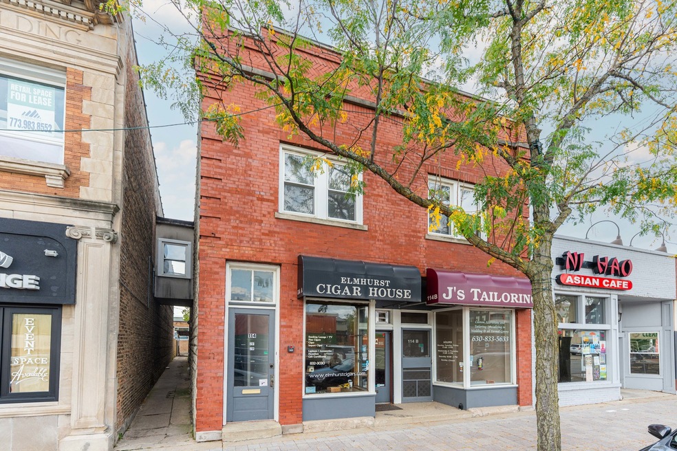 114 W Park Ave unit Front, Elmhurst, IL 60126 - photo 1