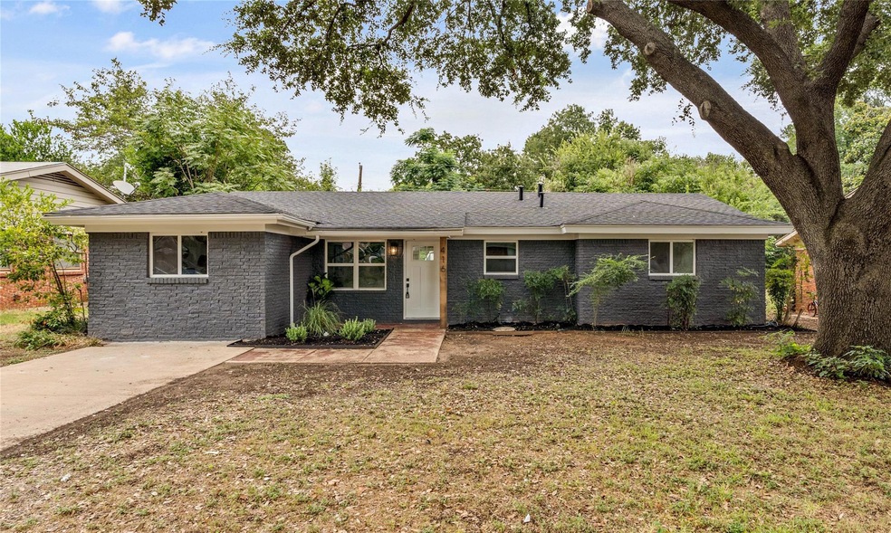 416 Simmons Dr, Hurst, TX 76053 - photo 1