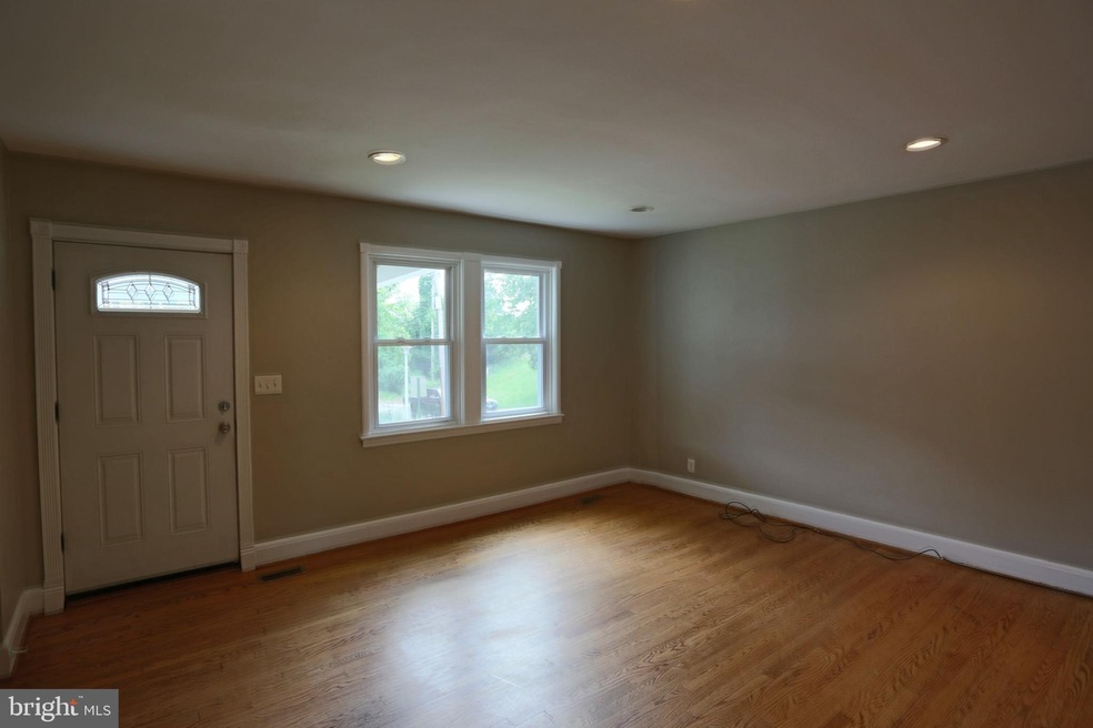 902 Allendale St, Baltimore, MD 21229 - photo 1