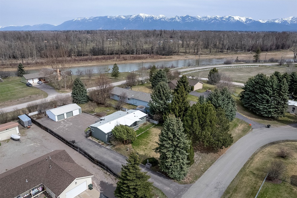 Under Contract $400,000