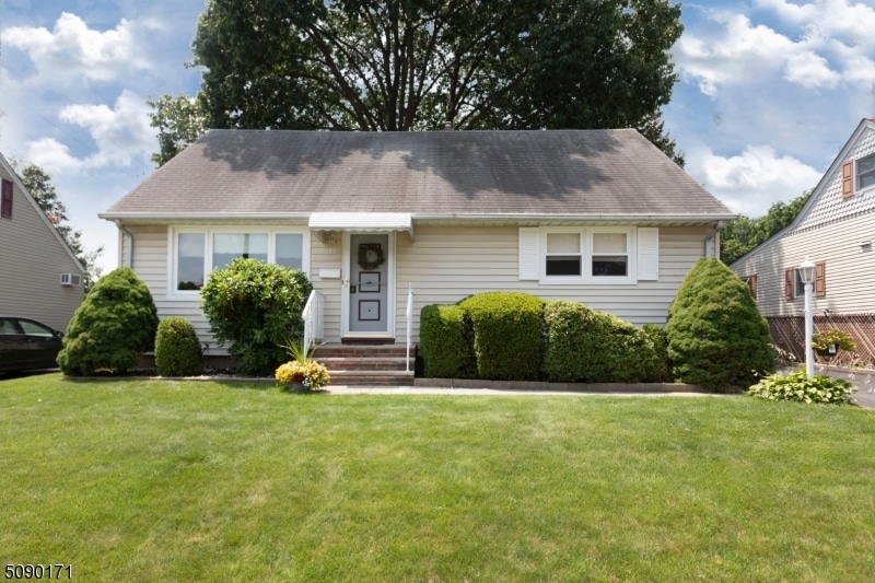 31 Susan Ct, Clifton, NJ 07012 - photo 1