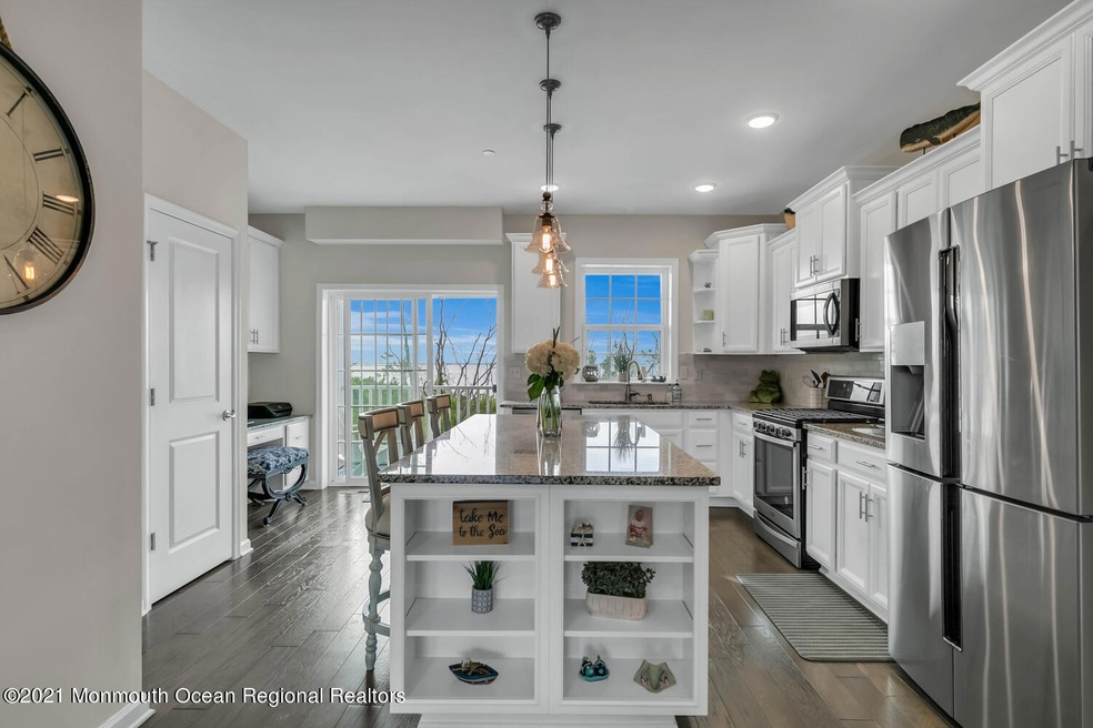 14 Lighthouse Point Rd-large-001-004-4M3