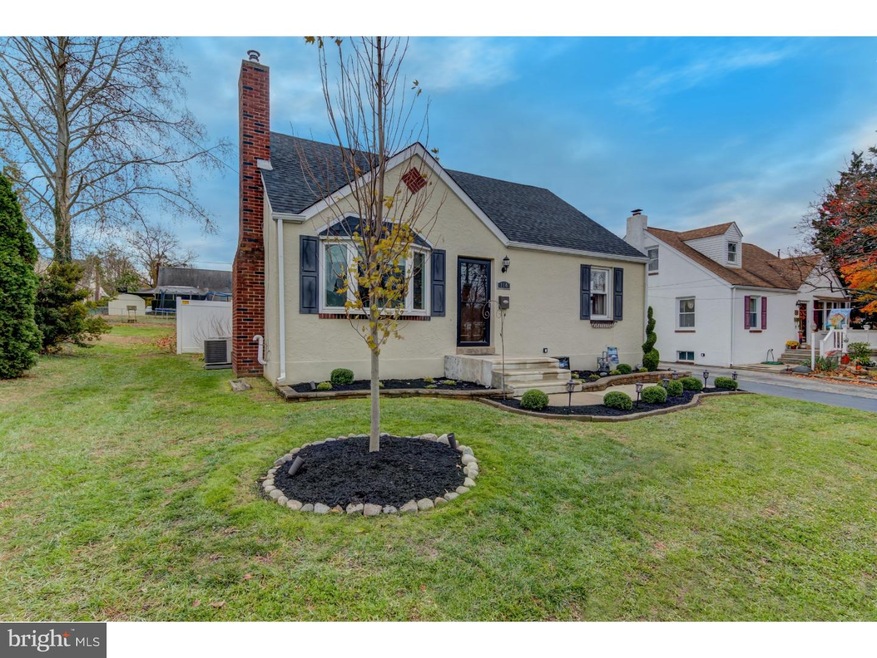 114 7th Ave, Folsom, PA 19033 - photo 1