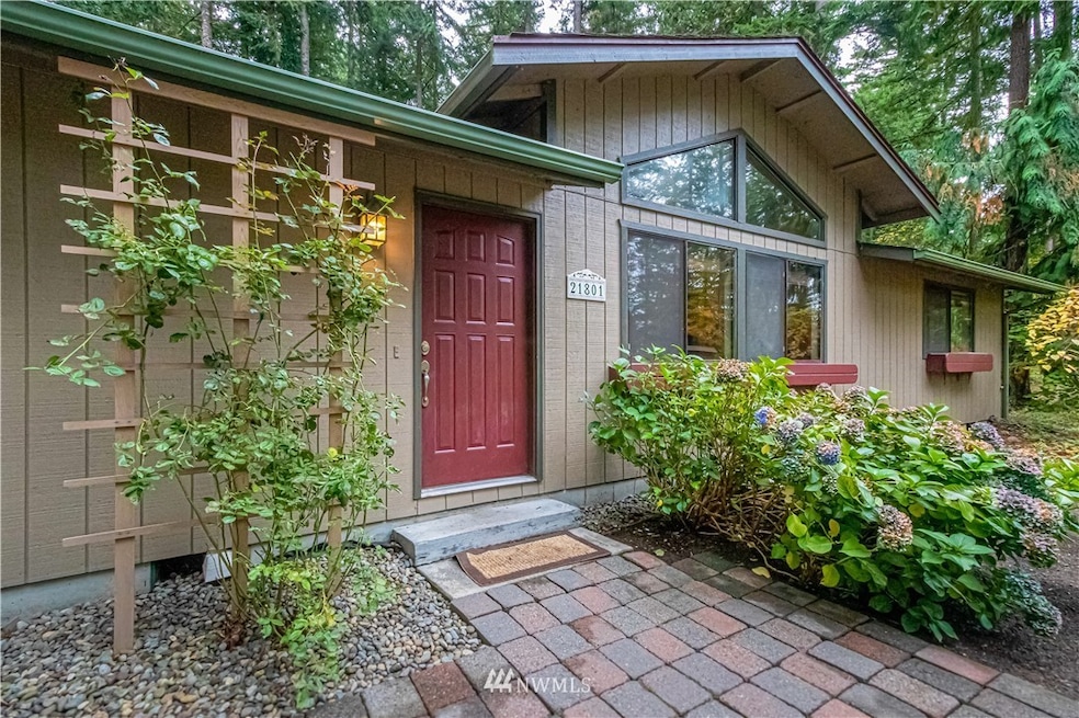 21801 Crest Ln SE, Yelm, WA 98597 - photo 1