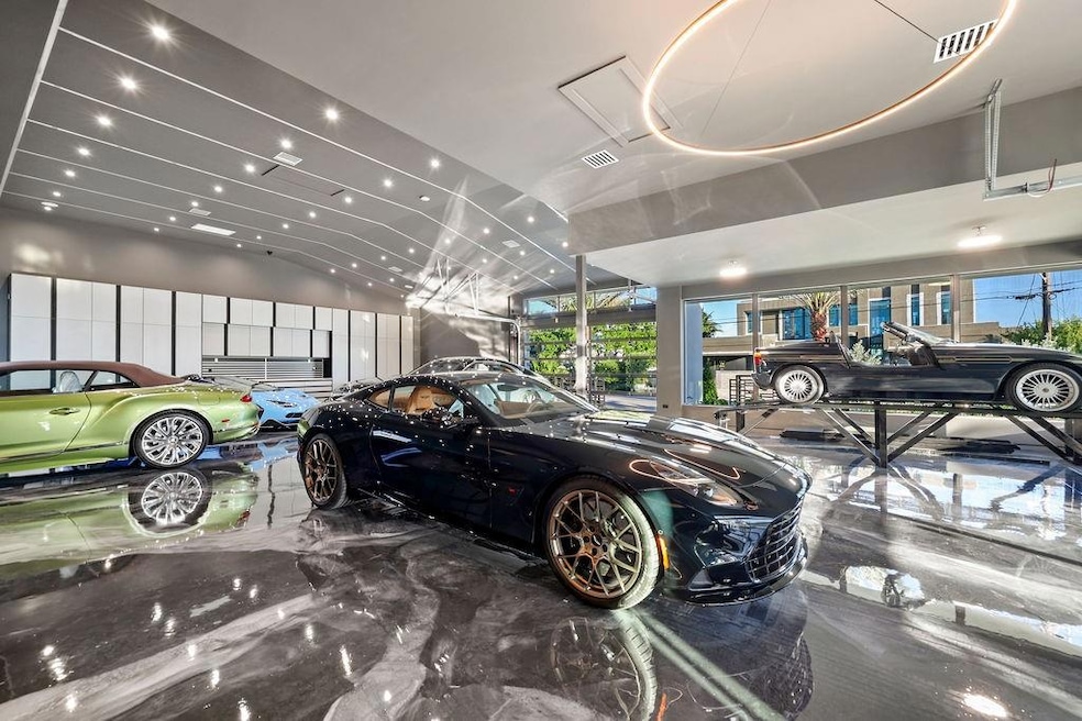 For Sale $27,900,000