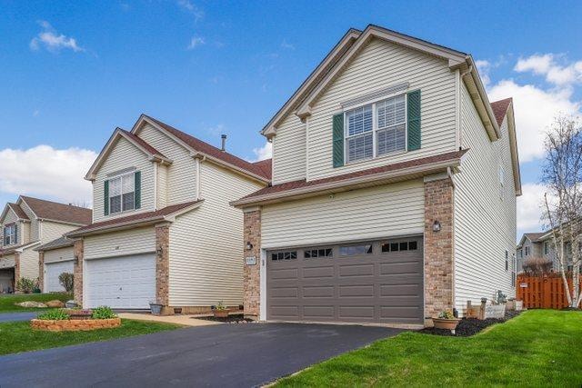 1093 Viewpoint Dr, Lake In the Hills, IL 60156 - photo 1