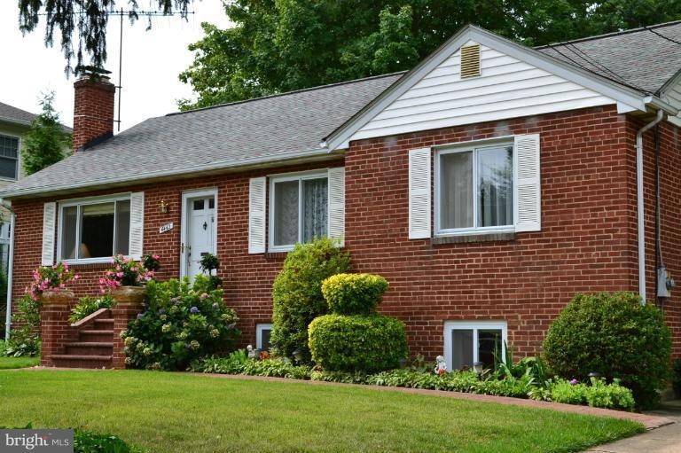 6463 N Rochester St, Falls Church, VA 22043 - photo 1