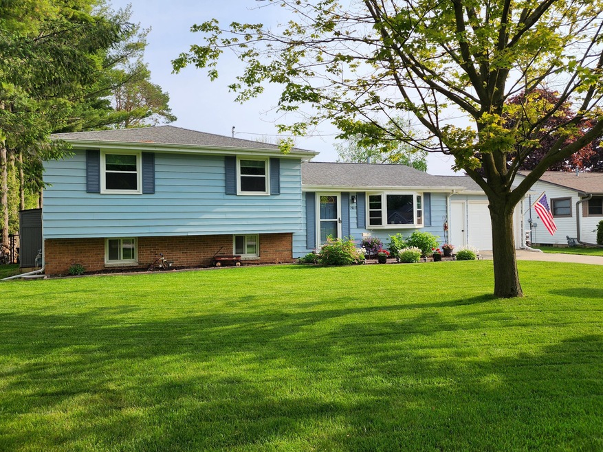 2521 45th St, Two Rivers, WI 54241 - photo 1