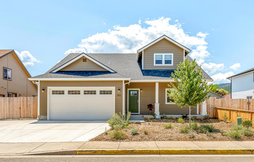 262 Samuel Ln Loop Rd, Phoenix, OR 97535