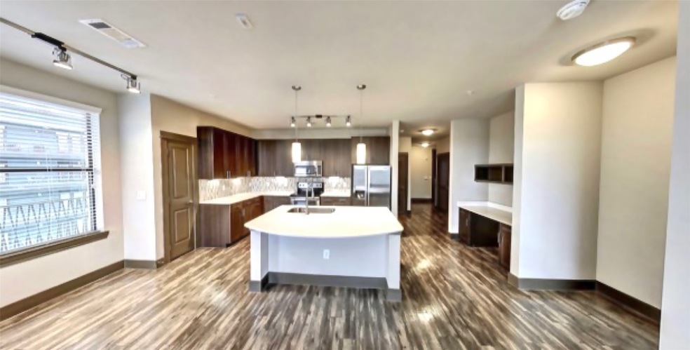 5454 Washington Ave unit 1602, Houston, TX 77007 - photo 1