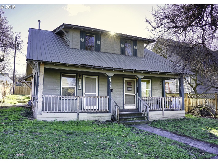 1004 E 8th St, the Dalles, OR 97058 - photo 1