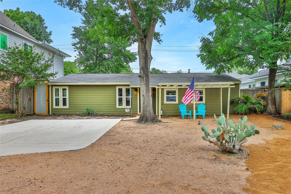 1018 Fisher St, Houston, TX 77018 - photo 1