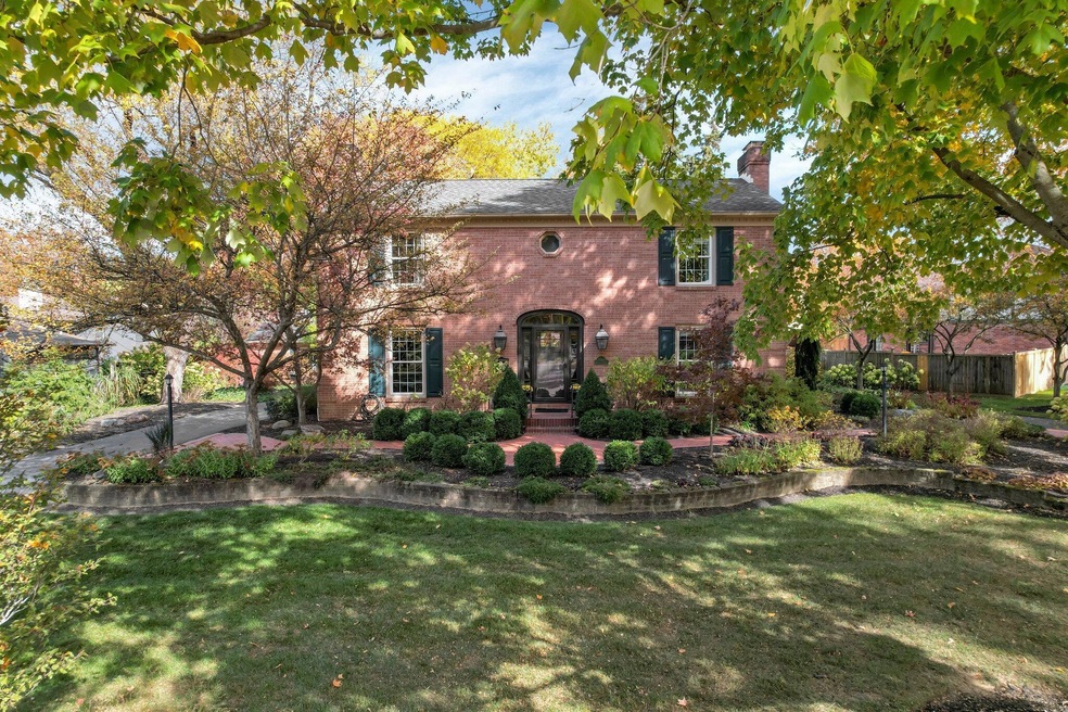 1-web-or-mls-2060-pinebrook-rd